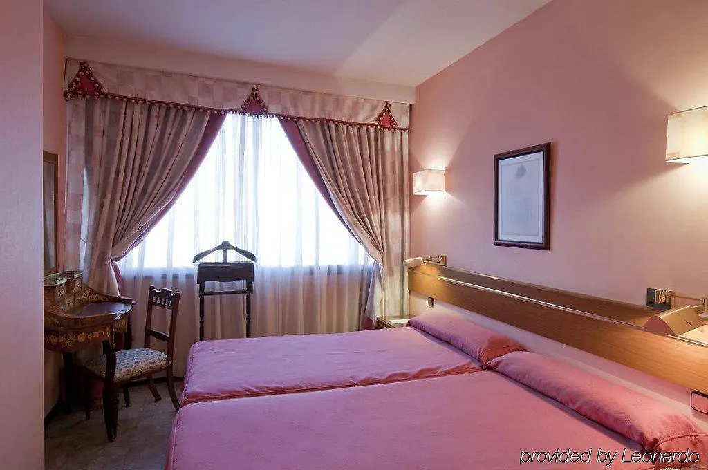 Foxa 25 Hotel Madrid 4*,